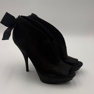 Vera Wang- Elegant Black Peep-Toe Heels with bow on back- Size 10